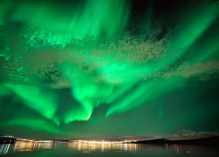 Northern-light-Aurora-borealis-122010-99-0025-800